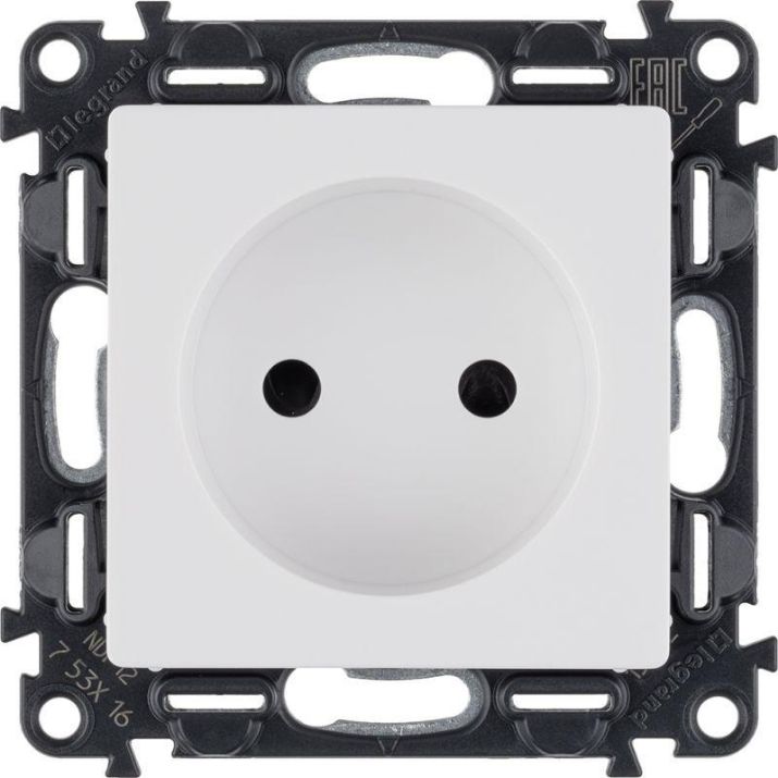 Изображение Розетка 1-м СП Valena Life 16А IP20 250В 2P защ. шторки безвинтов. клеммы с лицев. панелью механизм бел. Leg 753416