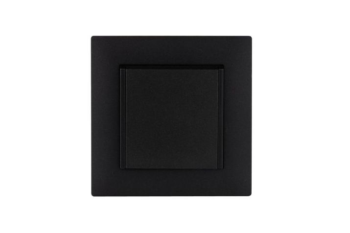 Изображение Розетка 1-м с крышкой Karea RIZZ STAR с заземл. чер. Makel 88054029