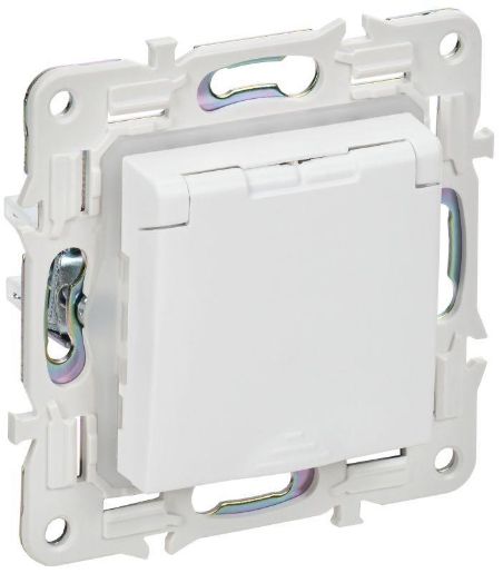 Изображение Розетка 1-м SKANDY 16А IP44 с заземл. защ. шторки с крышкой SK-R11W арктич. бел. IEK SK-R16-16-44-K01