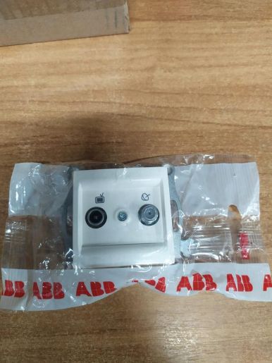Изображение Розетка телевизионная проходная TV/SAT Cosmo бел. ABB 619-010200-289